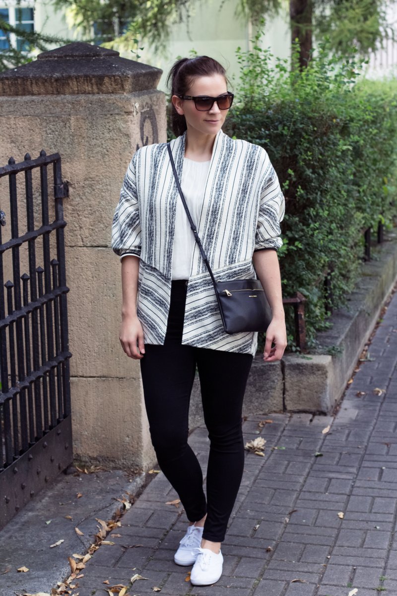 // Blazer - Esprit // Top - Zara // Jeans - BDG via Urban Outfitters // Sneakers - Primark // Tasche - Mango // Sonnenbrille - Ralph Lauren //