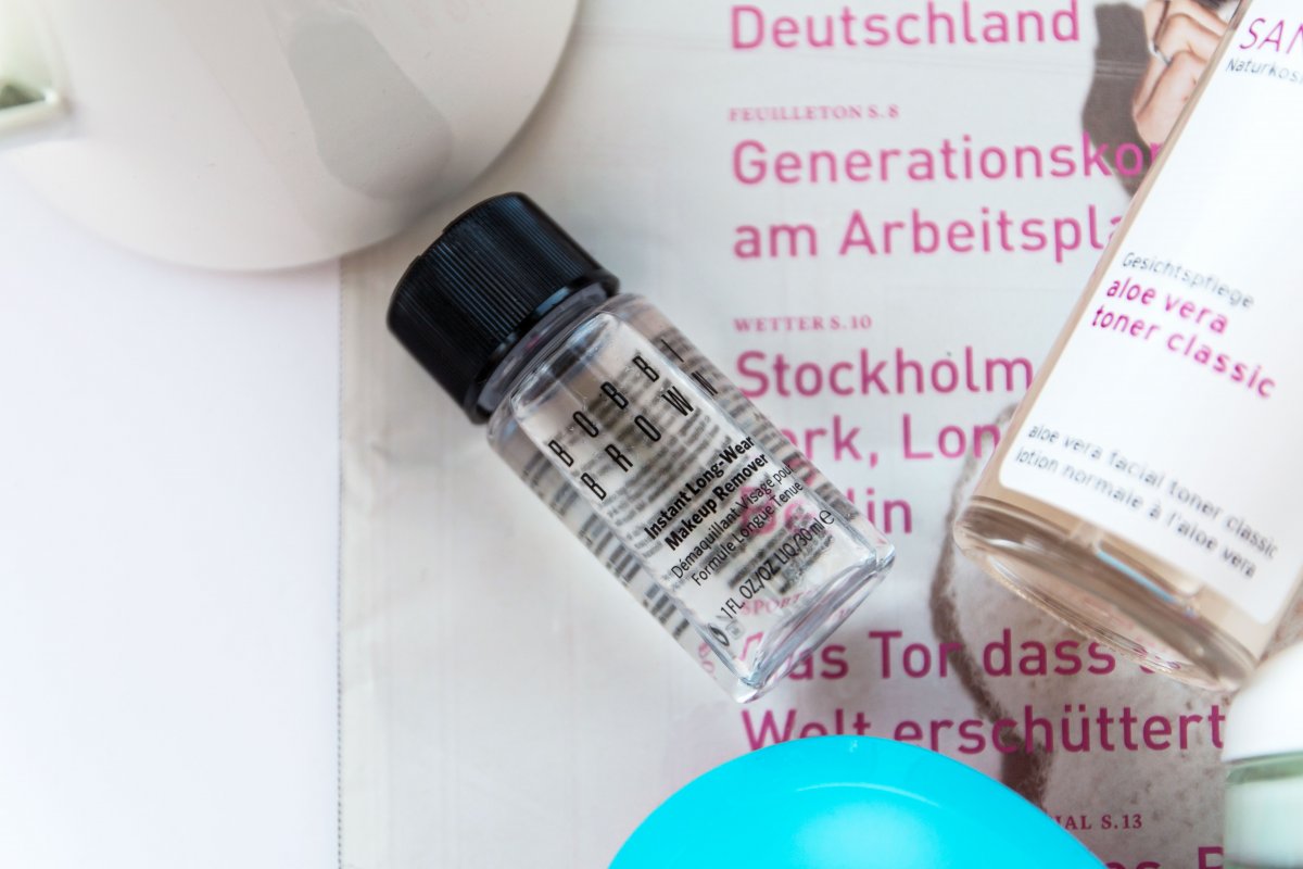 Kleidermädchen präsentiert die April Newcomer in ihrem Beautyschränkchen. Mit dabei Tangle Teezer, Bobbi Brown, Collection 2000, Biotherm und Santaverde