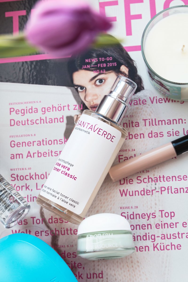 Kleidermädchen präsentiert die April Newcomer in ihrem Beautyschränkchen. Mit dabei Tangle Teezer, Bobbi Brown, Collection 2000, Biotherm und Santaverde