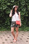 kleidermaedchen, erfurt, thueringen, germany, blog, Fashionblogger, outfit, ootd, H&M Shorts, H&M Top mit Lochmuster, Mango Tasche, Trio Bag Dupe, Hut River Island, Lippenstift MAC Morang, Sandalen asos, Armreif mit Perle Zara