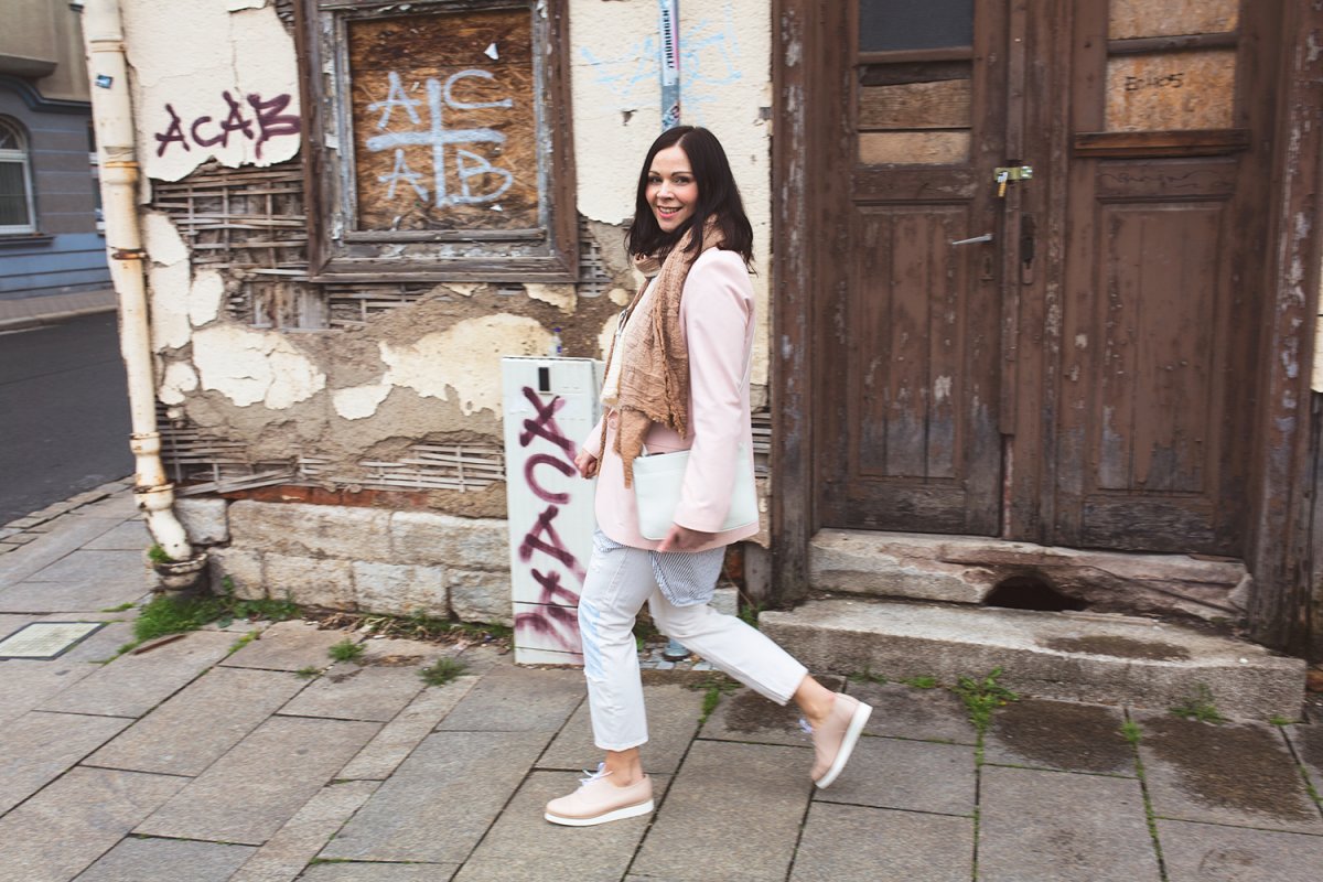 Kleidermaedchen.de Modeblog, erfurt, thueringen, berlin, fashionblog, Outfit, kleidermaedchen.de, Influencer Marketing und Kommunikation, Creator Frühlingsoutfit, spring outfit, Matt & Nat Tasche, Bag, Zara, Scarf, Schal, Blazer Oasis, Jeans Zara, Slipper Kiomi