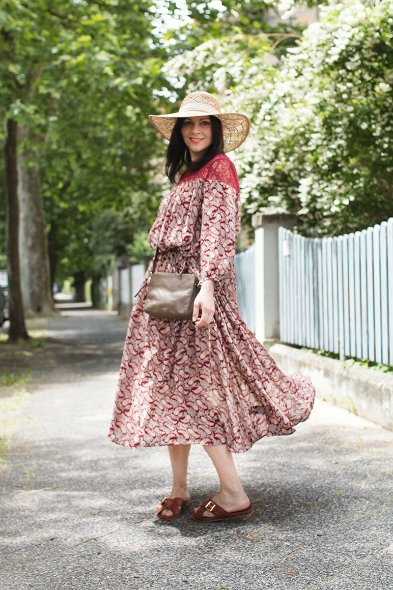 #MBFW Outfit Kleidermaedchen.de Modeblog, erfurt, thueringen, berlin, fashionblog, Fashion Blog, Magazin, kleidermaedchen.de, Influencer Marketing und Kommunikation, Creator, Sommeroutfit, Hallhuber Kleid, Ted Baker Pantoletten, Fashionkarussell Sommerschuhe, Fossil Tasche, Mango Strohhut