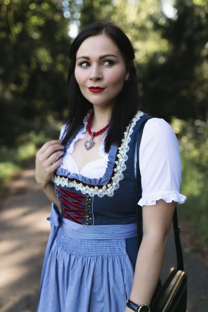 Outfit Kleidermaedchen.de Modeblog, erfurt, thueringen, berlin, fashionblog, Fashion Blog, Magazin, kleidermaedchen.de, Influencer Marketing und Kommunikation, Creator, Sommeroutfit, Herbst Outfit, Wiesn Outfit, Oktoberfest Outfit, Dirndl, Krüger Dindl, Trachten, Fossil Tasche, Zalando, Wiesen Outfit mit Krüger Dirndl