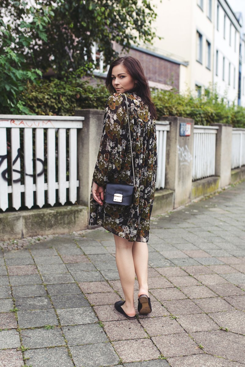 Outfit Kleidermaedchen.de Modeblog, erfurt, thueringen, berlin, fashionblog, Fashion Blog, Magazin, kleidermaedchen.de, Influencer Marketing und Kommunikation, Creator, Sommeroutfit, Zara Kleid, Zara Slipper, Furla Tasche, Herbstoutfit