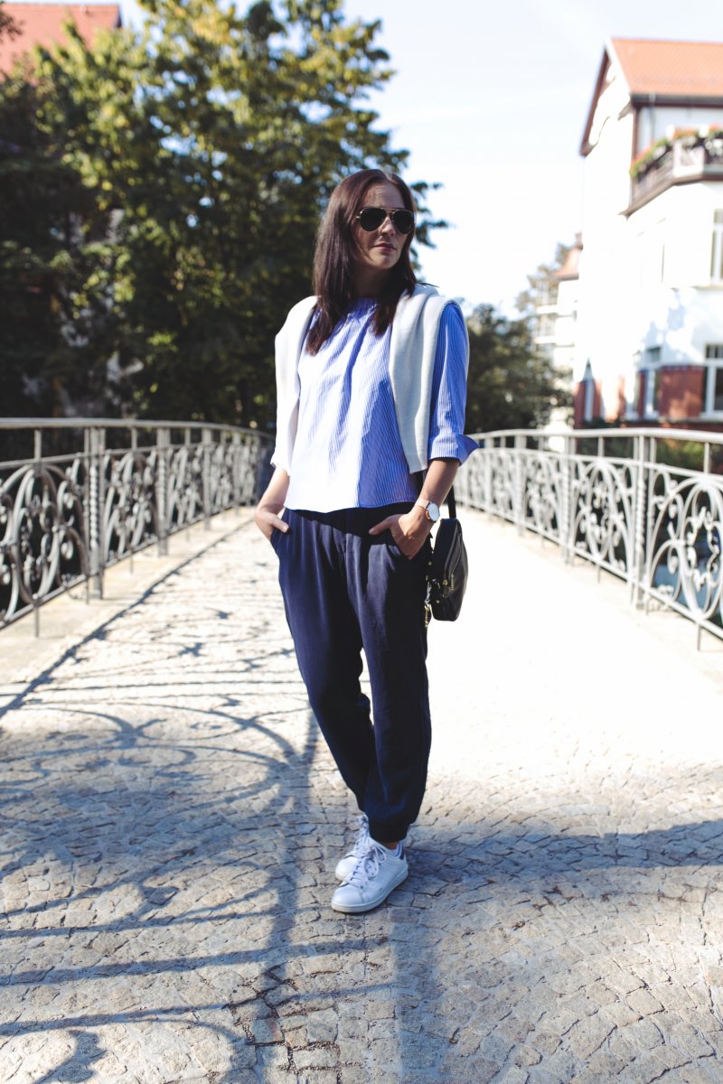 Outfit Kleidermaedchen.de Modeblog, erfurt, thueringen, berlin, fashionblog, Fashion Blog, Magazin, Blogazine, kleidermaedchen.de, Influencer Marketing und Kommunikation, Creator, Herbstoutfit, Zara, Off-Soulder Bluse, Herbstoutfit mit Off-Shoulder Bluse, Zara Hose, adidas Stan Smith, Ray-Ban Sonnenbrille, H&M Pullover, Fossil Piper Bag