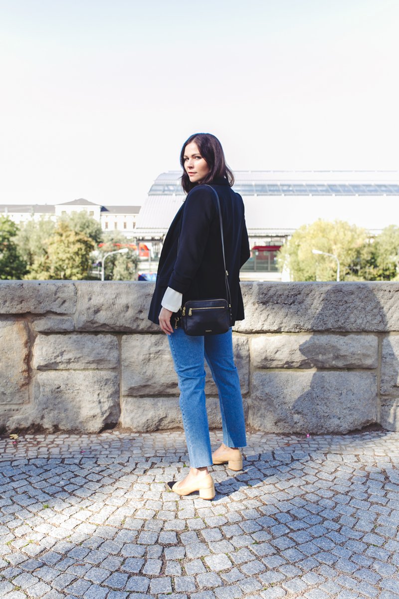 Outfit Kleidermaedchen.de Modeblog, erfurt, thueringen, berlin, fashionblog, Fashion Blog, Magazin, Blogazine, kleidermaedchen.de, Influencer Marketing und Kommunikation, Creator, Herbstoutfit, Fashionkarussell, Slip Dress Outfit kombinieren, Mom Jeans Urban Outfitters, Zara Two Tone Pumps, Fossil Piper Bag, Mango Blazer, Selected Femme Shirt, Paul Hewitt Uhr