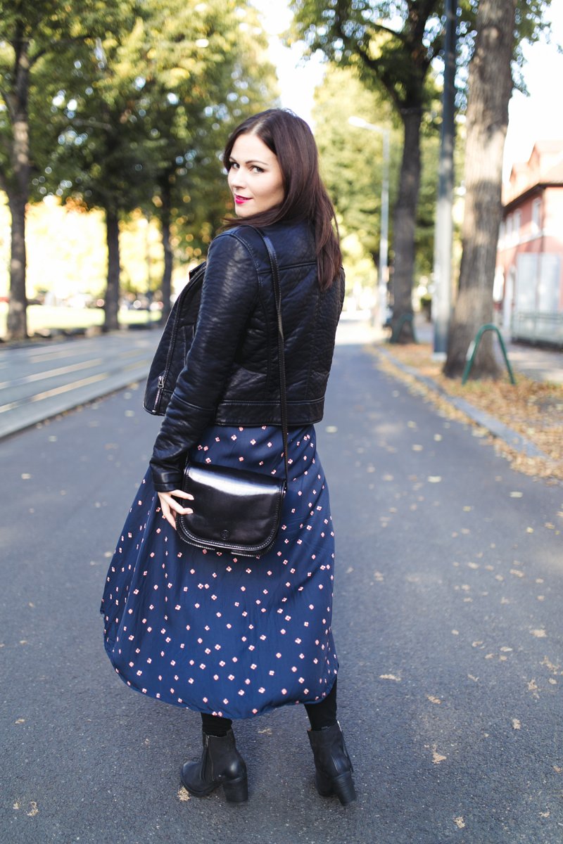 Herbstoutfit mit Midikleid und Lederjacke, Kleidermaedchen.de Modeblog, erfurt, thueringen, berlin, fashionblog, Fashion Blog, Magazin, Blogazine, kleidermaedchen.de, Influencer Marketing und Kommunikation, Creator, Herbstoutfit, Winteroutfit, Topshop Lederjacke, Fossil Piper Bag, H&M Midikleid, Zign Ankle Boots