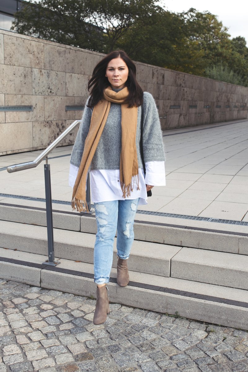 Outfit Kleidermaedchen.de Modeblog, erfurt, thueringen, berlin, fashionblog, Fashion Blog, Magazin, Blogazine, kleidermaedchen.de, Influencer Marketing und Kommunikation, Creator, Herbstoutfit, Winteroutfit, Zara Boyfriend Jeans, Topshop Schal, Fossil Piper Bag, Zara Ankle Boots, Stiefeletten, H&M Oversize Pullover, Herbstoutfit mit grauem Oversize Pullover und Stiefeletten 