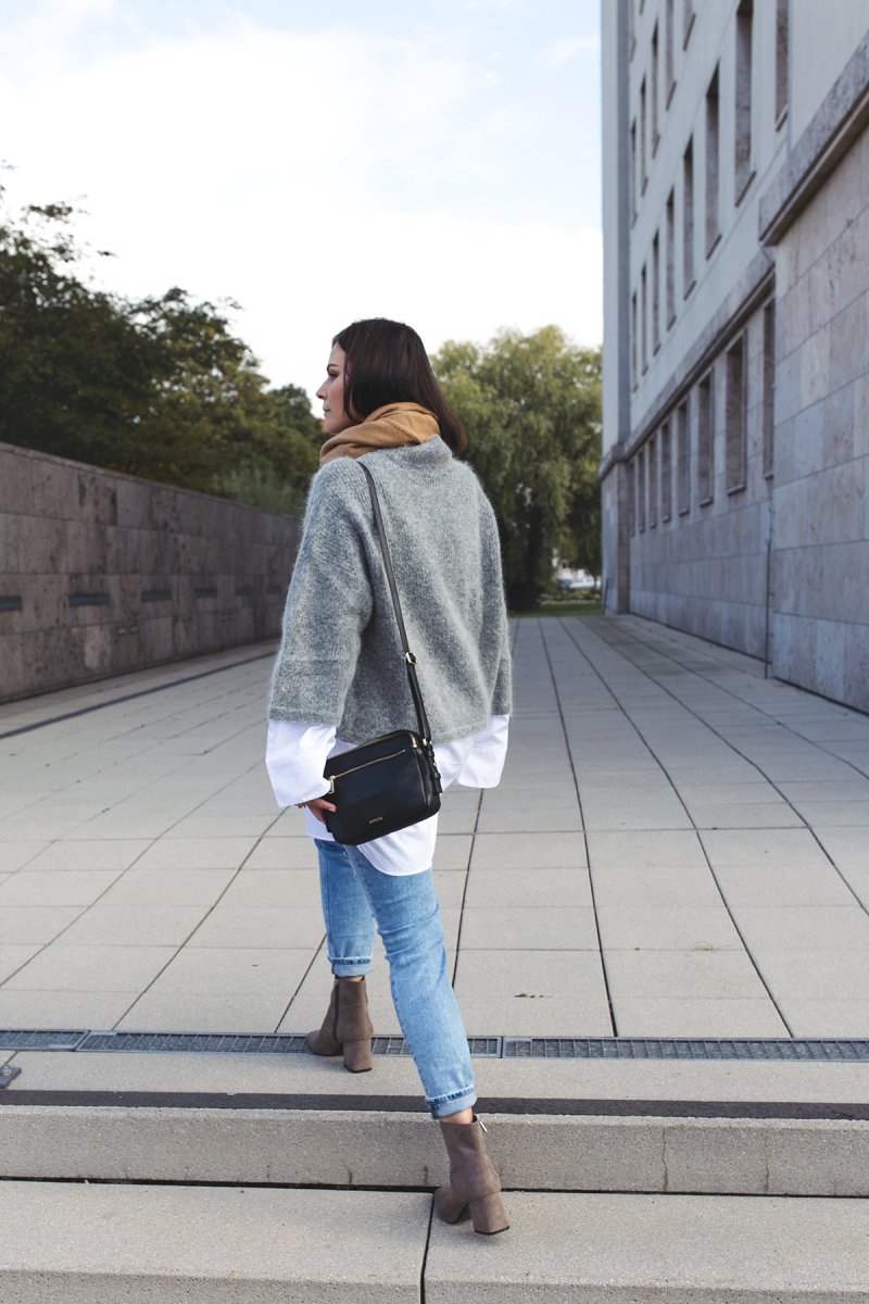 Outfit Kleidermaedchen.de Modeblog, erfurt, thueringen, berlin, fashionblog, Fashion Blog, Magazin, Blogazine, kleidermaedchen.de, Influencer Marketing und Kommunikation, Creator, Herbstoutfit, Winteroutfit, Zara Boyfriend Jeans, Topshop Schal, Fossil Piper Bag, Zara Ankle Boots, Stiefeletten, H&M Oversize Pullover, Herbstoutfit mit grauem Oversize Pullover und Stiefeletten 