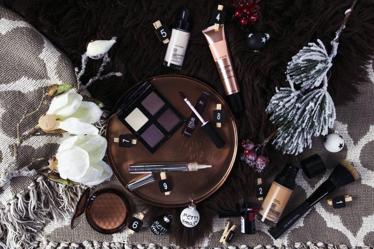 Kleidermaedchen Modeblog, Magazin, erfurt, thueringen, berlin, fashionblog, kleidermaedchen.de, Influencer Marketing und Kommunikation, Beauty, The Body Shop, festives Make-up für Weihnachten und Silvester,Instaglow CC Cream, Fresh Nude Foundation, Shade Adjusting Drops, Fresh Nude Foundatuion Brush, Honey Bronze Pouder, Lip and Cheek Stain, Lighteing Touch Universal Radiance Pen, Plum Quad Palette, Matte Lip Liquid