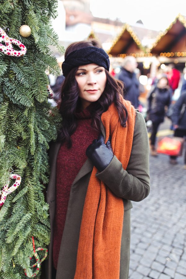 Kleidermaedchen.de Modeblog, erfurt, thueringen, berlin, fashionblog, Fashion Blog, Magazin, Blogazine, kleidermaedchen.de, Influencer Marketing und Kommunikation, Creator, Winteroutfit, Fashionkarussel, Weihnachtsoutfit, gemütliches Weihnachtsoutfit, Winteroutfit, Winter, Erfurter Weihnachtsmarkt, Mittelalterlicher Weihnachtsmarkt, Schal Zara, Pullover New-Look, Mantel New-Look, Boots Edited, Jeans New Look, Stirnband H&M, Handschuhe H&M