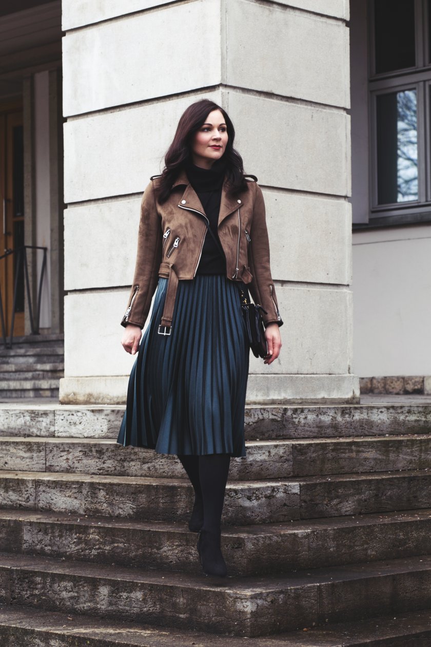 Kleidermaedchen.de Modeblog, erfurt, thueringen, berlin, fashionblog, Fashion Blog, Magazin, Blogazine, kleidermaedchen.de, Influencer Marketing und Kommunikation, Creator, Winteroutfit, Winter Outfit, Jessika Weisse, Fashionblog, Fashion Magazin, Fashion Blog, Zara, Lederjacke, Midi-Rock, Stiefeletten, Mango, Cosmoparis, Rollkragenpullover, H&M, MAC Retro Lippenstift