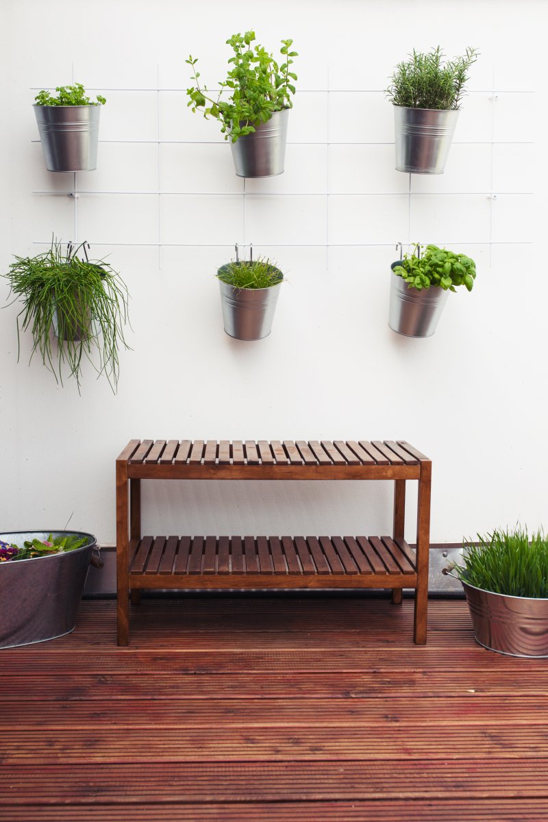 DIY Kräutergarten anlegen auf Balkon und Terrasse, vertikale Kräuterwand, Schritt für Schritt Anleitung, DIY Blog, Interior Blog, Tipps zum Anpflanzen, Gartenkräuter anpflanzen, Influencer Marketing und Kommunikation, www.kleidermaedchen.de