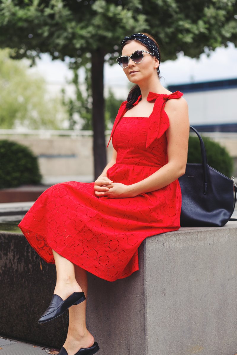 Rotes Kleid mit Lochstickerei, Matt & Nat Baxter Tasche und Haarband, Sommer Outfit mit rotem Kleid, H&M Trend Kleid, Stella McCartney Sonnenbrille, Sommerkleid, www.kleidermaedchen.de, Modeblog, Mode Blog, Erfurt, Thüringen, Fashion Blog, Magazin, Blogazine, Influencer Marketing und Kommunikation, Social Media Marketing, Fashion Magazin, Outfit Blog, Outfit 2017, Streetstyle, Pinterest Outfit Inspiration