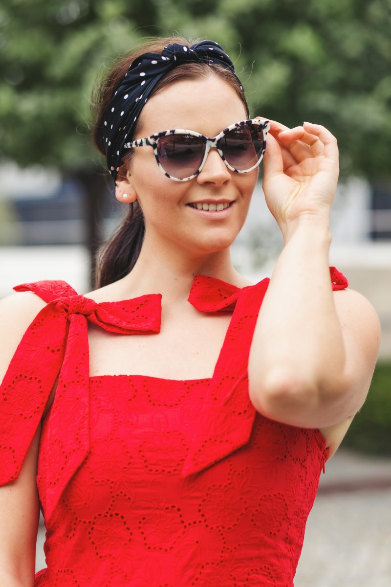 Rotes Kleid mit Lochstickerei, Matt & Nat Baxter Tasche und Haarband, Sommer Outfit mit rotem Kleid, H&M Trend Kleid, Stella McCartney Sonnenbrille, Sommerkleid, www.kleidermaedchen.de, Modeblog, Mode Blog, Erfurt, Thüringen, Fashion Blog, Magazin, Blogazine, Influencer Marketing und Kommunikation, Social Media Marketing, Fashion Magazin, Outfit Blog, Outfit 2017, Streetstyle, Pinterest Outfit Inspiration