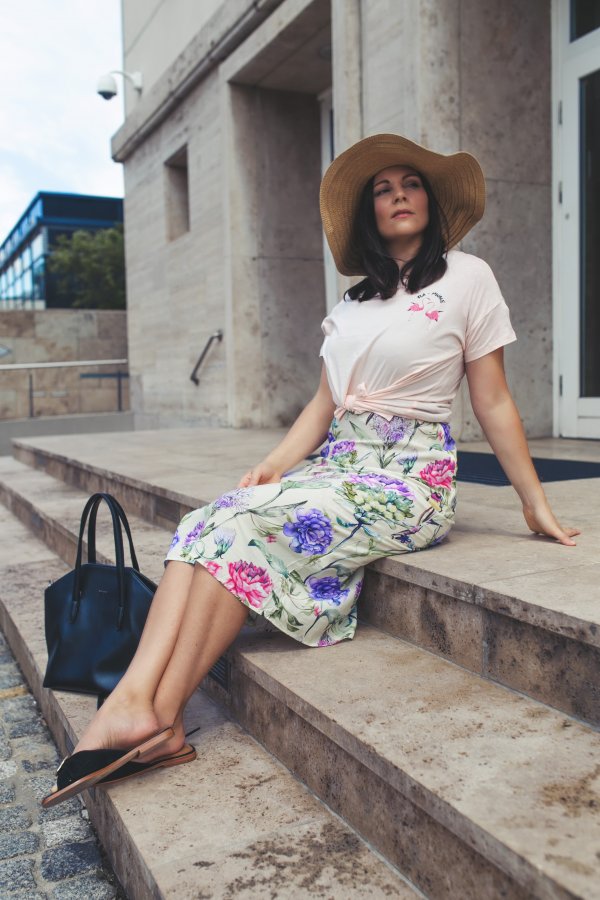 Outfit Ideen, Sommer Outfit mit Midikleid, Outfit mit Midikleid, Midikleid kombinieren, Sandalen, Strohhut, Sonnenhut, Print Kleid, H&M, Matt & Nat Baxtor Tasche, Outfit Ideen mit Midikleid, Fashionkarussell, www.kleidermaedchen.de, Modeblog, Mode Blog, Erfurt, Thüringen, Fashion Blog, Magazin, Blogazine, Influencer Marketing und Kommunikation, Social Media Marketing, Fashion Magazin, Outfit Blog, Outfit 2017, Streetstyle, Pinterest Outfit Inspiration