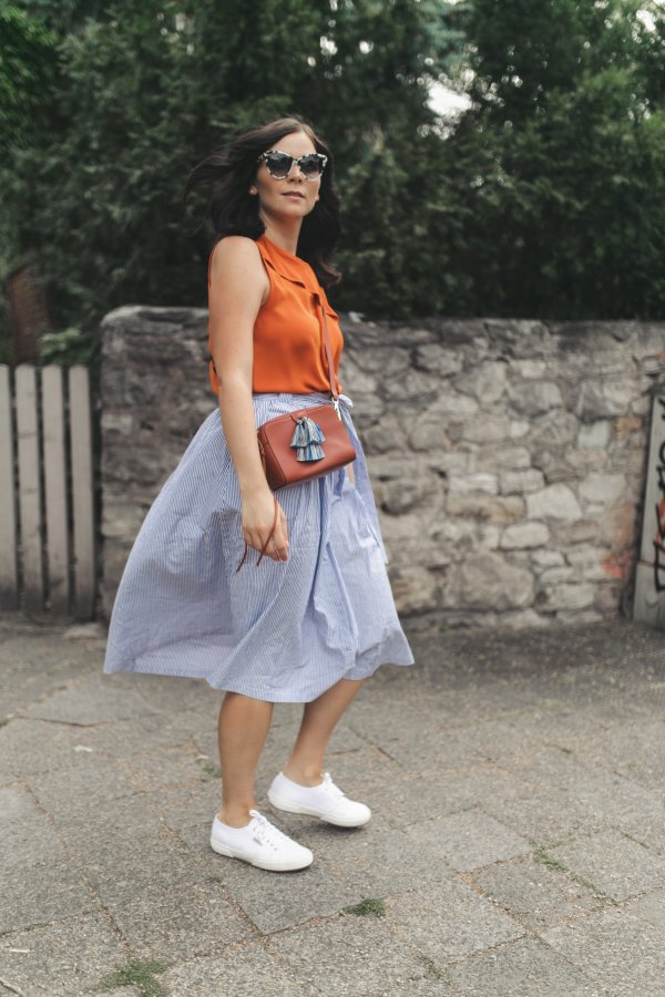 Sommer Outfit mit Superga Sneakers, Superga Sneakers, Stella McCartney Sonnenbrille, Zara Bluse, Mint & Berry Rock, Minirock, Streifenrock, Spätsommer Outfit, Rebecca Minkoff Sofia Umhaengetasche, Minirock Outfit, www. Kleidermaedchen.de Modeblog, Erfurt, Thueringen, Leipzig, Fashionblog, Fashion Blog, Magazin, Blogazine, Influencer Marketing und Kommunikation, Creator, Jessika Weisse, Fashionblog, Fashion Magazin, Fashion Blog, Outfitblog, Blogger Outfit Inspiration, Streetstyle, Modeblog, Lifestyle Magazin