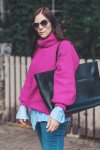 Herbst Outfit mit Strickpullover, Strickpullover, Oversize Pullover, Herbst Outfit mit Bluse, Outfit Ideen, Outfit mit Jeans, Pullover kombinieren, Fransen Flats, Slipper, Modetrend Herbst 2017, Matt & Nat Tasche, pinker Strickpullover, H&M Bluse, Stella McCartney, www.kleidermaedchen.de, Modeblog, Mode Blog, Erfurt, Thüringen, Fashion Blog, Magazin, Blogazine, Influencer Marketing und Kommunikation, Social Media Marketing, Fashion Magazin, Outfit Blog, Outfit 2017, Streetstyle, Pinterest Outfit Inspiration