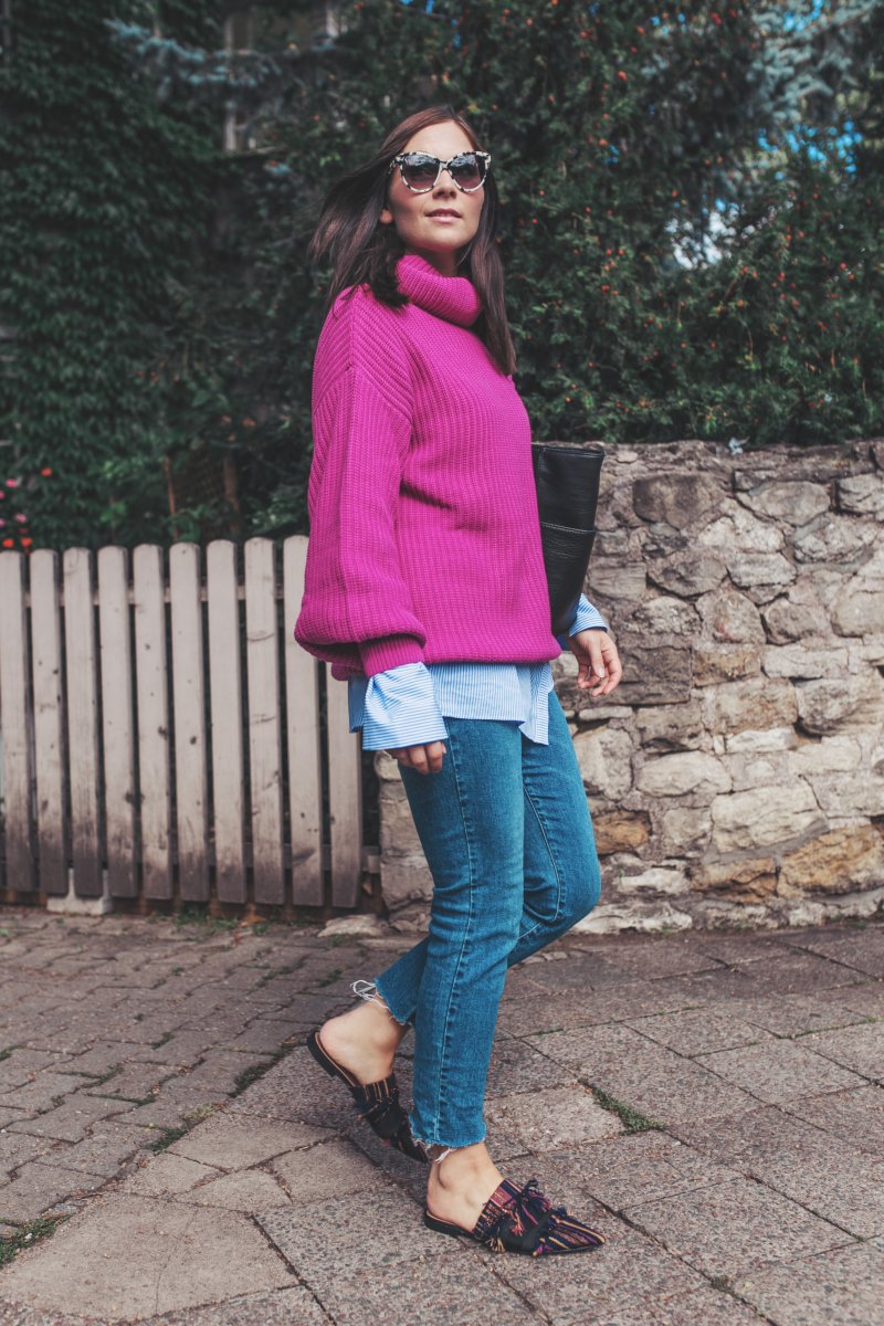 Herbst Outfit mit Strickpullover, Strickpullover, Oversize Pullover, Herbst Outfit mit Bluse, Outfit Ideen, Outfit mit Jeans, Pullover kombinieren, Fransen Flats, Slipper, Modetrend Herbst 2017, Matt & Nat Tasche, pinker Strickpullover, H&M Bluse, Stella McCartney, www.kleidermaedchen.de, Modeblog, Mode Blog, Erfurt, Thüringen, Fashion Blog, Magazin, Blogazine, Influencer Marketing und Kommunikation, Social Media Marketing, Fashion Magazin, Outfit Blog, Outfit 2017, Streetstyle, Pinterest Outfit Inspiration