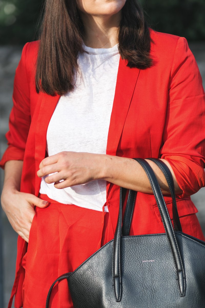 Herbst Outfit mit rotem Blazer, Blazer, Puma Snerker, Herbst Outfit in Rot, Outfit Ideen, Outfit mit roter Hose, Sneakers, Modetrend Herbst 2017, Matt & Nat Baxter Tasche, H&M Blazer, Stella McCartney, www.kleidermaedchen.de, Modeblog, Mode Blog, Erfurt, Puma Basket Heart Sneaker, Thüringen, Fashion Blog, Magazin, Blogazine, Influencer Marketing und Kommunikation, Social Media Marketing, Fashion Magazin, Outfit Blog, Outfit 2017, Streetstyle, Pinterest Outfit Inspiration