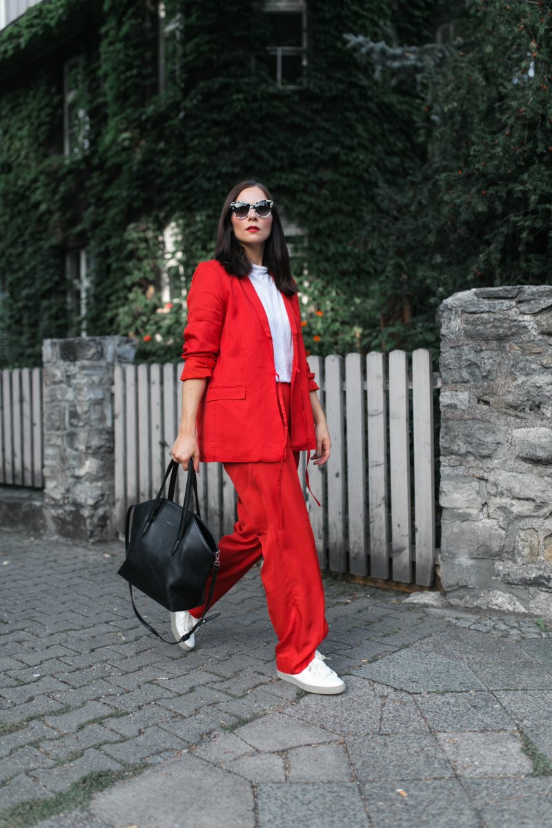 Herbst Outfit mit rotem Blazer, Blazer, Puma Snerker, Herbst Outfit in Rot, Outfit Ideen, Outfit mit roter Hose, Sneakers, Modetrend Herbst 2017, Matt & Nat Baxter Tasche, H&M Blazer, Stella McCartney, www.kleidermaedchen.de, Modeblog, Mode Blog, Erfurt, Puma Basket Heart Sneaker, Thüringen, Fashion Blog, Magazin, Blogazine, Influencer Marketing und Kommunikation, Social Media Marketing, Fashion Magazin, Outfit Blog, Outfit 2017, Streetstyle, Pinterest Outfit Inspiration