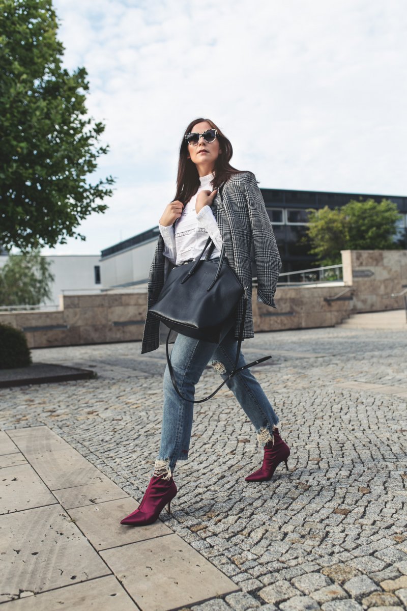 Herbst Outfit mit Blazer, H&M Mom Jeans, Zara Pumps, Matt & Hat Baxtor Bag, Herbst Outfit mit weißer Bluse, Outfit Ideen, Outfit mit Tom Jeans, Pumps, Modetrend Herbst 2017, www.kleidermaedchen.de, Modeblog, Mode Blog, Erfurt, Stella McCartney Sonnenbrille, Thüringen, Fashion Blog, Magazin, Blogazine, Influencer Marketing und Kommunikation, Social Media Marketing, Fashion Magazin, Outfit Blog, Outfit 2017, Streetstyle, Pinterest Outfit Inspiration