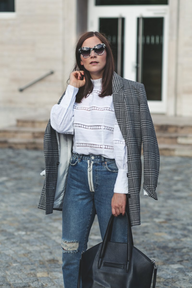 Herbst Outfit mit Blazer, H&M Mom Jeans, Zara Pumps, Matt & Hat Baxtor Bag, Herbst Outfit mit weißer Bluse, Outfit Ideen, Outfit mit Tom Jeans, Pumps, Modetrend Herbst 2017, www.kleidermaedchen.de, Modeblog, Mode Blog, Erfurt, Stella McCartney Sonnenbrille, Thüringen, Fashion Blog, Magazin, Blogazine, Influencer Marketing und Kommunikation, Social Media Marketing, Fashion Magazin, Outfit Blog, Outfit 2017, Streetstyle, Pinterest Outfit Inspiration