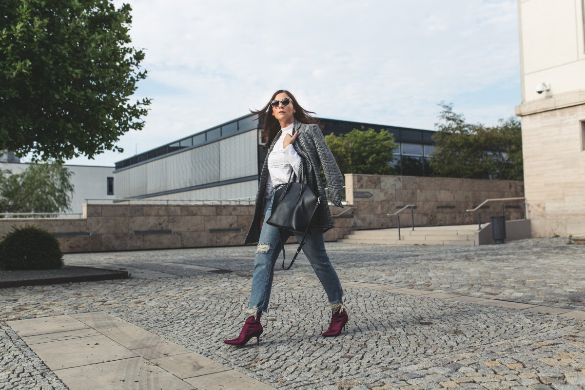 Herbst Outfit mit Blazer, H&M Mom Jeans, Zara Pumps, Matt & Hat Baxtor Bag, Herbst Outfit mit weißer Bluse, Outfit Ideen, Outfit mit Tom Jeans, Pumps, Modetrend Herbst 2017, www.kleidermaedchen.de, Modeblog, Mode Blog, Erfurt, Stella McCartney Sonnenbrille, Thüringen, Fashion Blog, Magazin, Blogazine, Influencer Marketing und Kommunikation, Social Media Marketing, Fashion Magazin, Outfit Blog, Outfit 2017, Streetstyle, Pinterest Outfit Inspiration