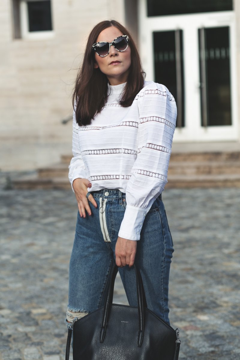 Herbst Outfit mit Blazer, H&M Mom Jeans, Zara Pumps, Matt & Hat Baxtor Bag, Herbst Outfit mit weißer Bluse, Outfit Ideen, Outfit mit Tom Jeans, Pumps, Modetrend Herbst 2017, www.kleidermaedchen.de, Modeblog, Mode Blog, Erfurt, Stella McCartney Sonnenbrille, Thüringen, Fashion Blog, Magazin, Blogazine, Influencer Marketing und Kommunikation, Social Media Marketing, Fashion Magazin, Outfit Blog, Outfit 2017, Streetstyle, Pinterest Outfit Inspiration