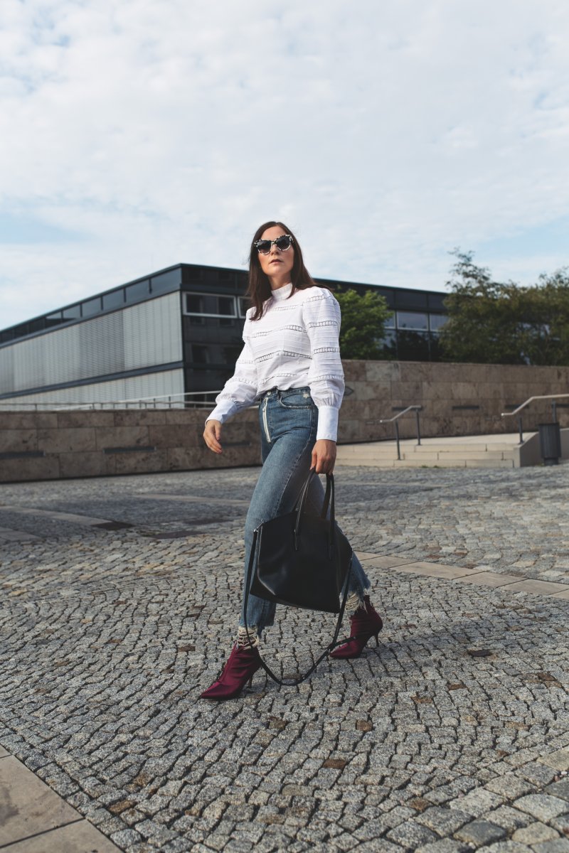 Herbst Outfit mit Blazer, H&M Mom Jeans, Zara Pumps, Matt & Hat Baxtor Bag, Herbst Outfit mit weißer Bluse, Outfit Ideen, Outfit mit Tom Jeans, Pumps, Modetrend Herbst 2017, www.kleidermaedchen.de, Modeblog, Mode Blog, Erfurt, Stella McCartney Sonnenbrille, Thüringen, Fashion Blog, Magazin, Blogazine, Influencer Marketing und Kommunikation, Social Media Marketing, Fashion Magazin, Outfit Blog, Outfit 2017, Streetstyle, Pinterest Outfit Inspiration