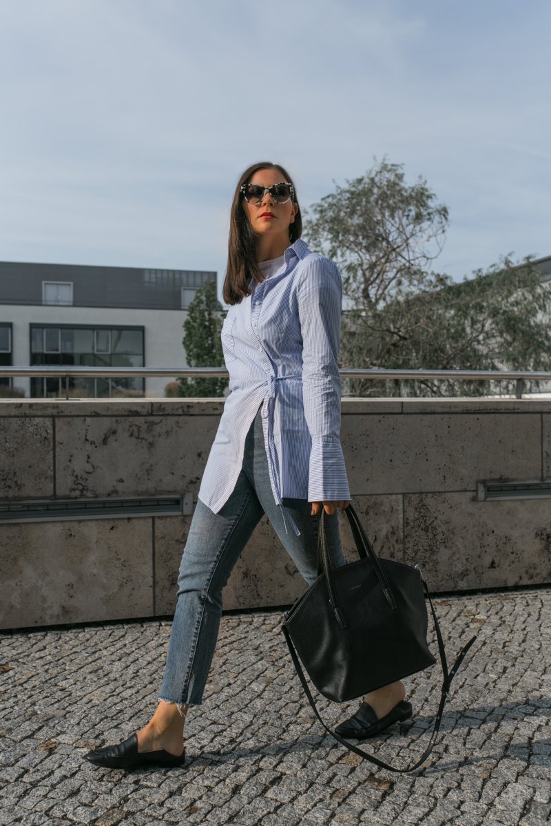 Herbst Outfit mit Mom Jeans, Streifennluse, Flattered Slipper, Matt and Nat Bag, Herbst Outfit mit Streifenbluse, Outfit Ideen, Outfit mit Bluse, Modetrend Herbst, Fashionkarussell, 2017, www.kleidermaedchen.de, Modeblog, Mode Blog, Erfurt, Thüringen, Fashion Blog, Magazin, Blogazine, Influencer Marketing und Kommunikation, Social Media Marketing, Fashion Magazin, Outfit Blog, Outfit 2017, Streetstyle, Pinterest Outfit Inspiration