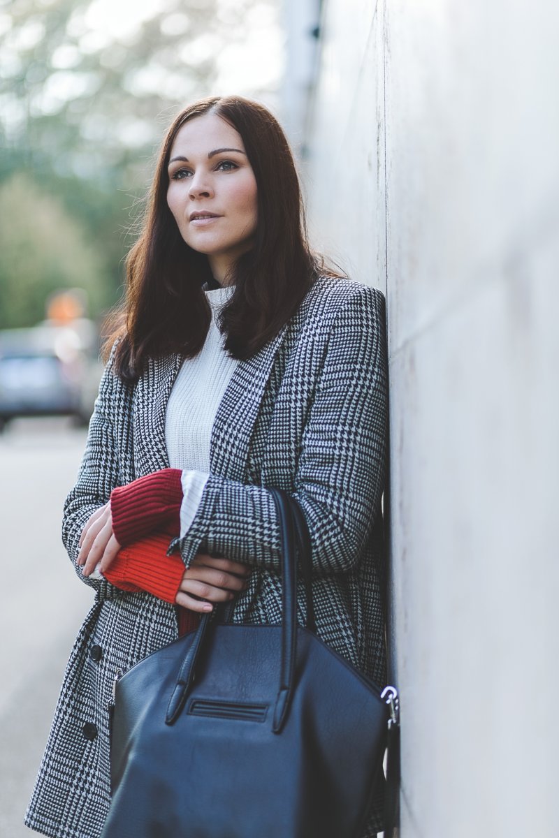 Herbst Outfit mit kariertem Blazer, Streifen, Strickpullover, Bianco Stiefeletten, Matt and Nat Bag, Herbst Outfit mit Strickpullover, Outfit Ideen, Outfit mit Boots, Modetrend Herbst, www.kleidermaedchen.de, Modeblog, Mode Blog, Erfurt, Thüringen, Fashion Blog, Magazin, Blogazine, Influencer Marketing und Kommunikation, Social Media Marketing, Fashion Magazin, Outfit Blog, Outfit 2017, Streetstyle, Pinterest Outfit Inspiration