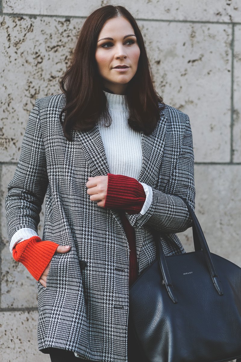 Herbst Outfit mit kariertem Blazer, Streifen, Strickpullover, Bianco Stiefeletten, Matt and Nat Bag, Herbst Outfit mit Strickpullover, Outfit Ideen, Outfit mit Boots, Modetrend Herbst, www.kleidermaedchen.de, Modeblog, Mode Blog, Erfurt, Thüringen, Fashion Blog, Magazin, Blogazine, Influencer Marketing und Kommunikation, Social Media Marketing, Fashion Magazin, Outfit Blog, Outfit 2017, Streetstyle, Pinterest Outfit Inspiration