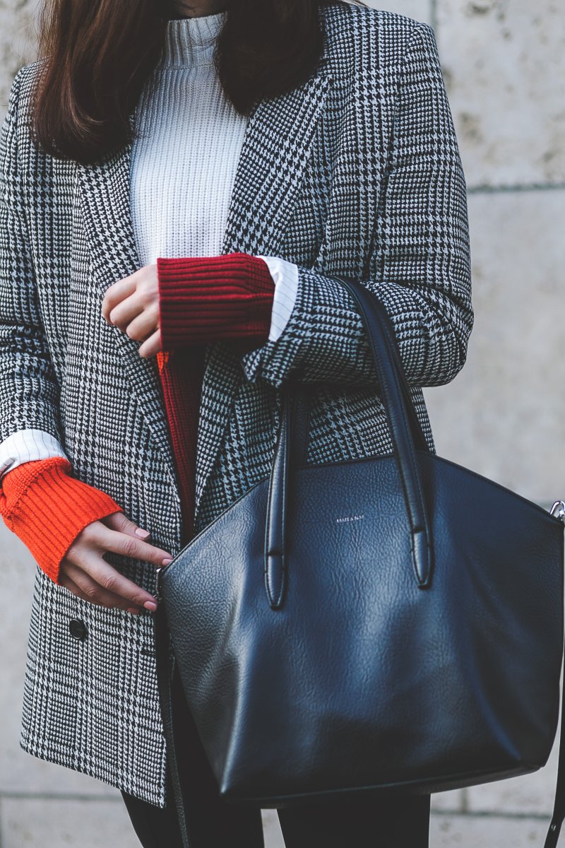 Herbst Outfit mit kariertem Blazer, Streifen, Strickpullover, Bianco Stiefeletten, Matt and Nat Bag, Herbst Outfit mit Strickpullover, Outfit Ideen, Outfit mit Boots, Modetrend Herbst, www.kleidermaedchen.de, Modeblog, Mode Blog, Erfurt, Thüringen, Fashion Blog, Magazin, Blogazine, Influencer Marketing und Kommunikation, Social Media Marketing, Fashion Magazin, Outfit Blog, Outfit 2017, Streetstyle, Pinterest Outfit Inspiration