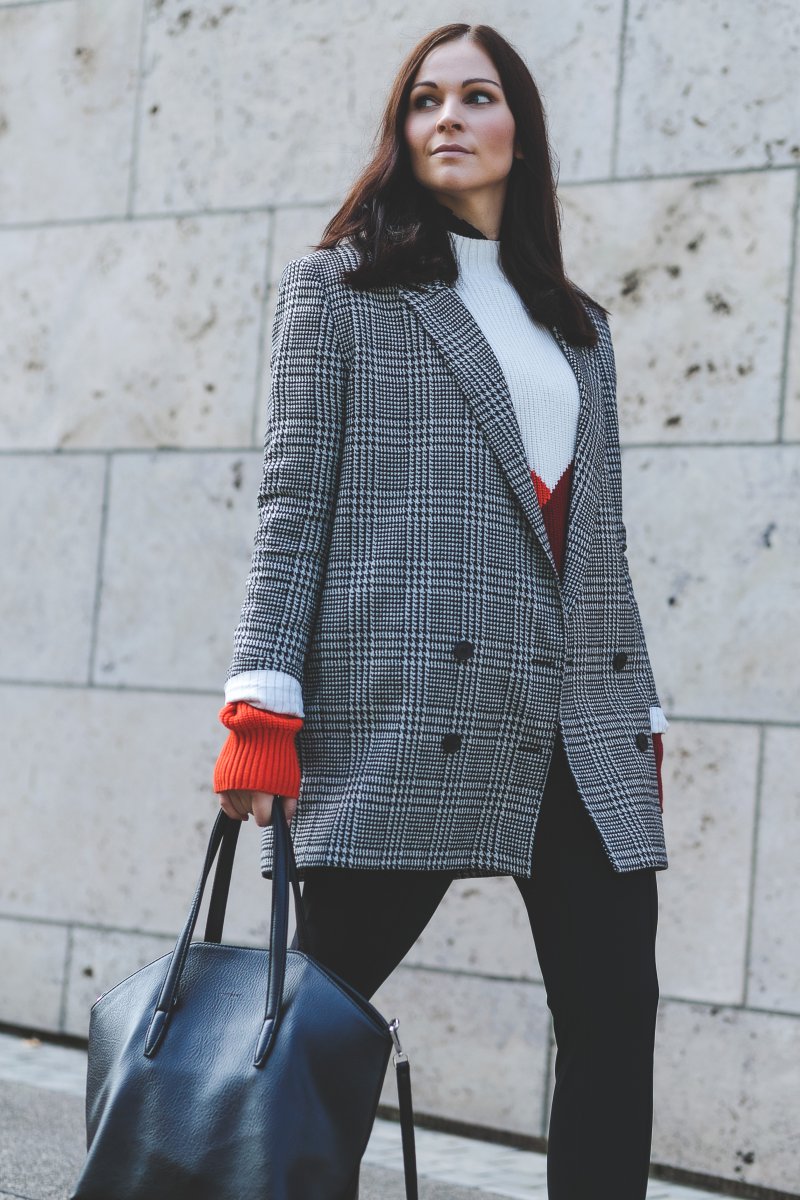 Herbst Outfit mit kariertem Blazer, Streifen, Strickpullover, Bianco Stiefeletten, Matt and Nat Bag, Herbst Outfit mit Strickpullover, Outfit Ideen, Outfit mit Boots, Modetrend Herbst, www.kleidermaedchen.de, Modeblog, Mode Blog, Erfurt, Thüringen, Fashion Blog, Magazin, Blogazine, Influencer Marketing und Kommunikation, Social Media Marketing, Fashion Magazin, Outfit Blog, Outfit 2017, Streetstyle, Pinterest Outfit Inspiration