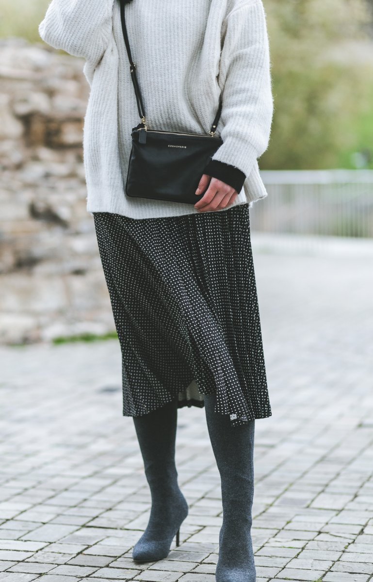 Herbst Outfit mit Overknees, Zara Stiefel, Cosmoparis Bag, Herbst Outfit mit Midi Rock, Outfit Ideen, Outfit mit Rock, Modetrend Herbst, Strickpullover, www.kleidermaedchen.de, Modeblog, Mode Blog, Erfurt, Thüringen, Fashion Blog, Magazin, Blogazine, Influencer Marketing und Kommunikation, Social Media Marketing, Fashion Magazin, Outfit Blog, Outfit 2017, Streetstyle, Pinterest Outfit Inspiration