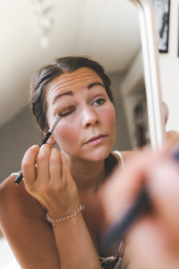 natürliches Make-up für jeden Tag, glowy Tages Make-up, Mischhaut, Sommer Make-up fuer Mischhaut, natürlicher Glow, Beauty Magazin, Beauty Blog, Caudalíe Eau de Beautém Bioderma Radiance Booster, it Cosmetics Bye bye Pores, Nars Liquid Blush, Chanel Bronzer, Bobbi Brown Eye shadow, Clinique Chubby Stick, Mac Strob Cream, Lacôme Hynôse Mascara, Two Faced Brow Quickie, Urban Decay Primer Potionwww.kleidermaedchen.de