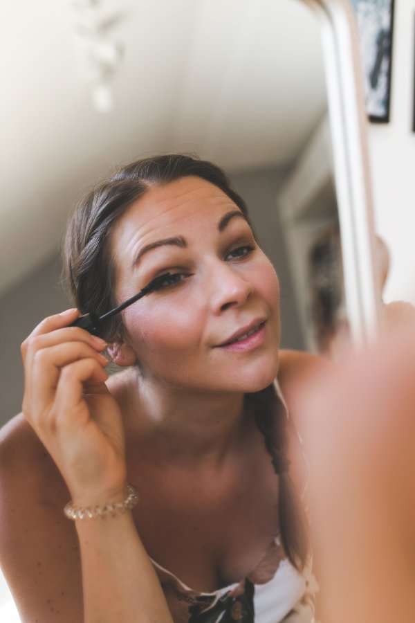 natürliches Make-up für jeden Tag, glowy Tages Make-up, Mischhaut, Sommer Make-up fuer Mischhaut, natürlicher Glow, Beauty Magazin, Beauty Blog, Caudalíe Eau de Beautém Bioderma Radiance Booster, it Cosmetics Bye bye Pores, Nars Liquid Blush, Chanel Bronzer, Bobbi Brown Eye shadow, Clinique Chubby Stick, Mac Strob Cream, Lacôme Hynôse Mascara, Two Faced Brow Quickie, Urban Decay Primer Potionwww.kleidermaedchen.de