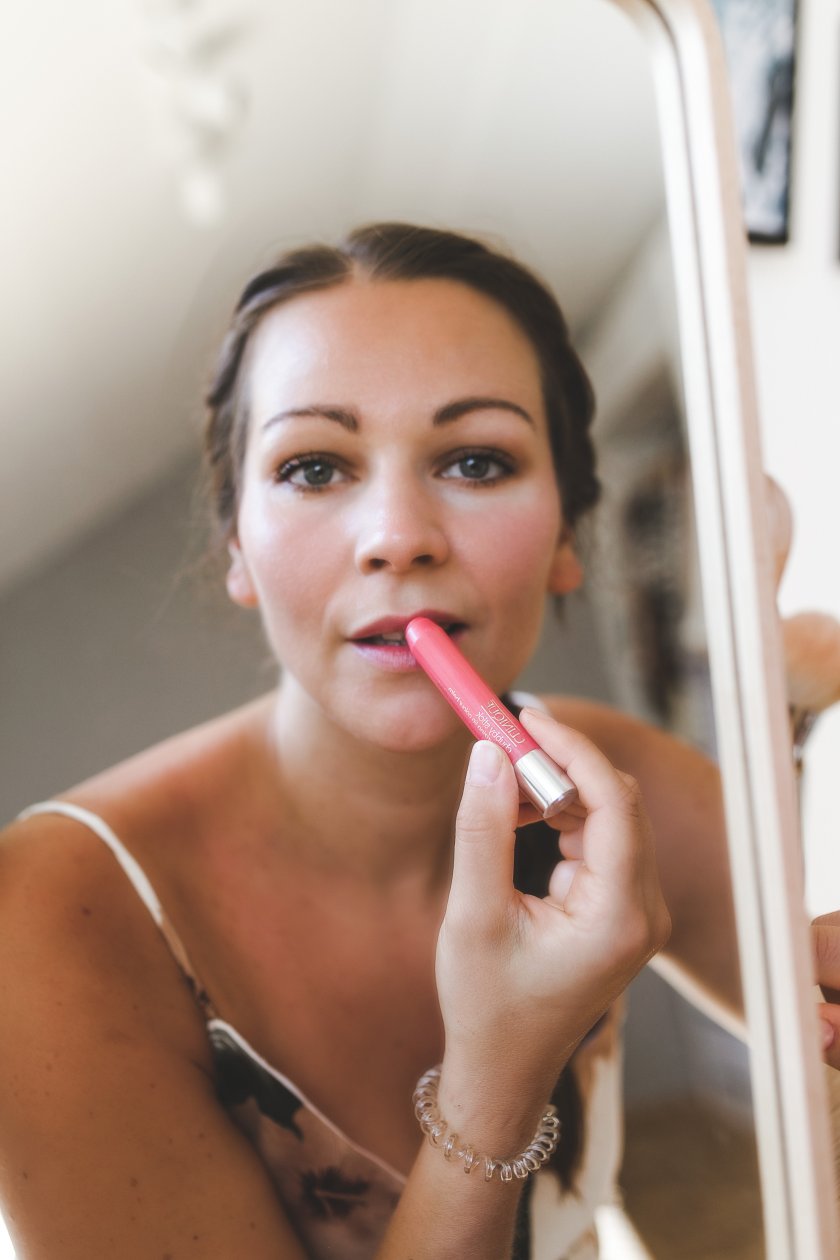 natürliches Make-up für jeden Tag, glowy Tages Make-up, Mischhaut, Sommer Make-up fuer Mischhaut, natürlicher Glow, Beauty Magazin, Beauty Blog, Caudalíe Eau de Beautém Bioderma Radiance Booster, it Cosmetics Bye bye Pores, Nars Liquid Blush, Chanel Bronzer, Bobbi Brown Eye shadow, Clinique Chubby Stick, Mac Strob Cream, Lacôme Hynôse Mascara, Two Faced Brow Quickie, Urban Decay Primer Potionwww.kleidermaedchen.de