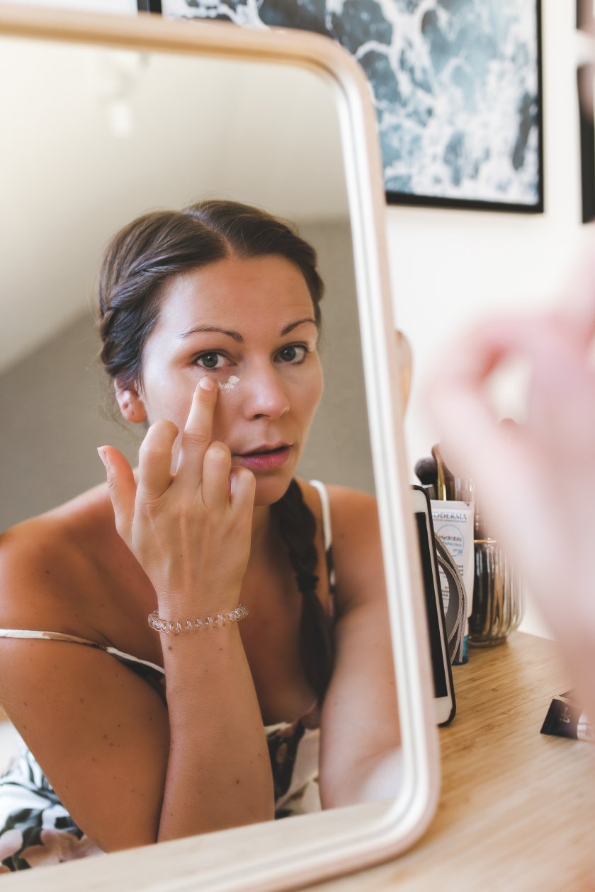 natürliches Make-up für jeden Tag, glowy Tages Make-up, Mischhaut, Sommer Make-up fuer Mischhaut, natürlicher Glow, Beauty Magazin, Beauty Blog, Caudalíe Eau de Beautém Bioderma Radiance Booster, it Cosmetics Bye bye Pores, Nars Liquid Blush, Chanel Bronzer, Bobbi Brown Eye shadow, Clinique Chubby Stick, Mac Strob Cream, Lacôme Hynôse Mascara, Two Faced Brow Quickie, Urban Decay Primer Potionwww.kleidermaedchen.de