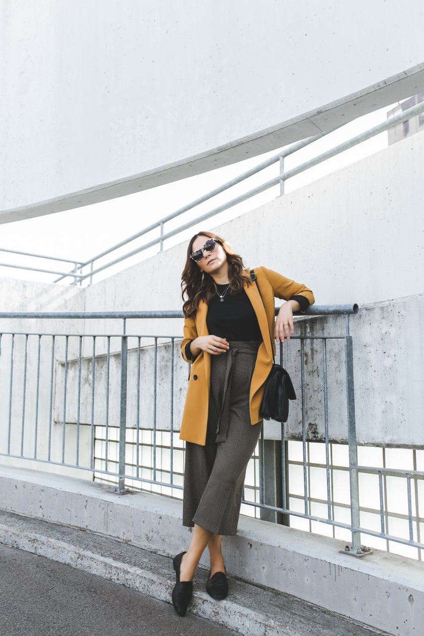 Alltagsoutfit, Eleganter Herbst Style mit Culottes, Culottes im Herbst stylen, Alltagsoutfit mit Blazer, Fashion Blogger, Layering im Herbst, Lagenlook, Modetrends, elegant Streetstyle, www.kleidermaedchen.de, Modeblog, Mode Blog, Erfurt, Thüringen, Fashion Blog, Magazin, Blogazine, Fashion Magazin, Culottes kombinieren, die schönsten Mäntel für den Herbst, Wie kombiniere ich Culottes im Herbst, Herbstgarderobe, ootd, Outfit, Fashion Inspiration, Alltagsoutfit, Flattered Loafers, Karo, Karo Trend 2018, Matt & Nat Wapi Bag, Trendstyles 2018/2018, culottes blazer stylen, loafers kombinieren, enthält unbeauftragte Werbung, karierte hose, culottes outfit, Mode Tipps, Styling Inspiration, Herbstmode, Modetrends 2019, #modetrends #culottesoutfit #loafer #herbstoutfit #trends #modeblogger #fashion