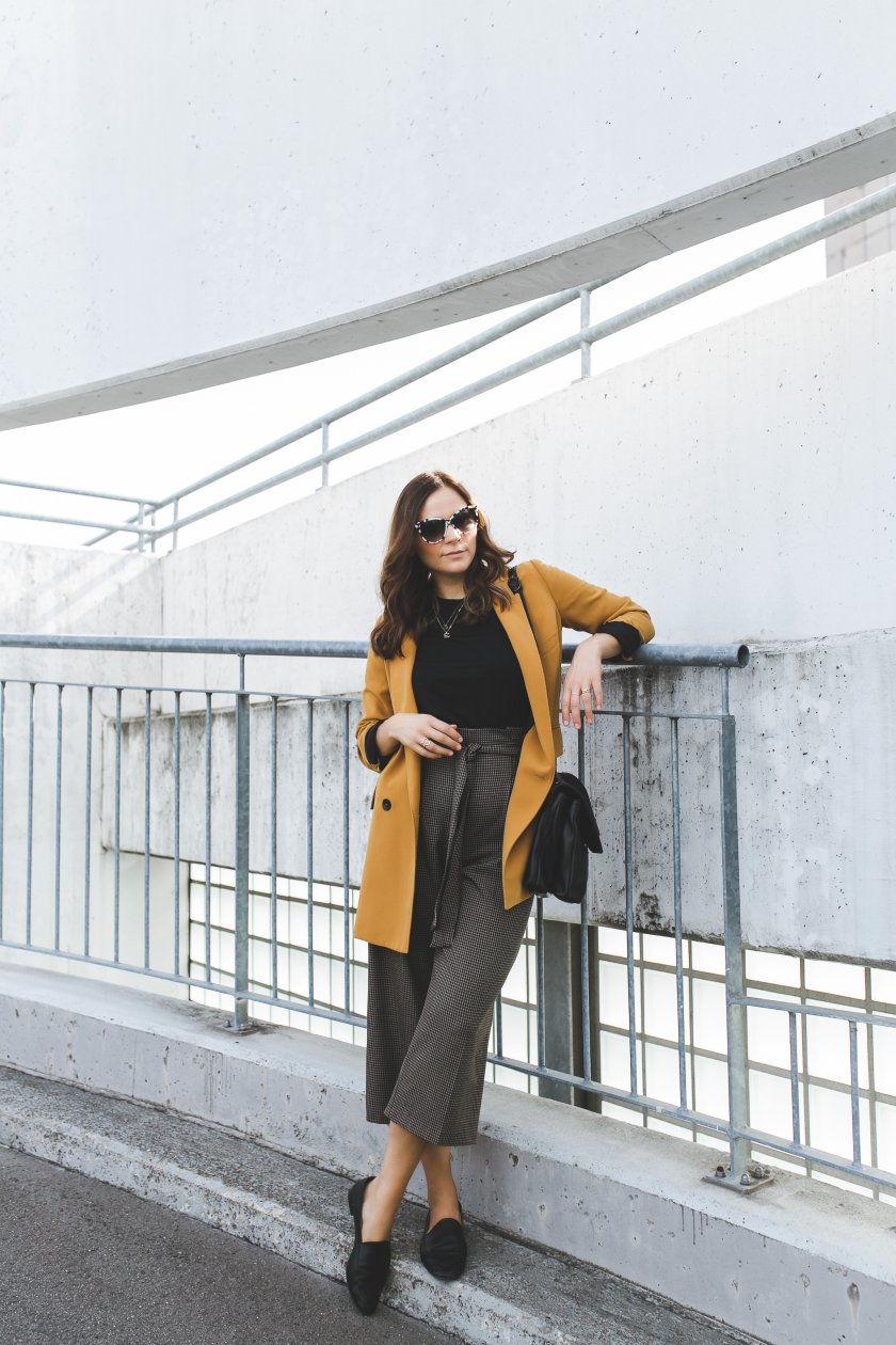 Alltagsoutfit, Eleganter Herbst Style mit Culottes, Culottes im Herbst stylen, Alltagsoutfit mit Blazer, Fashion Blogger, Layering im Herbst, Lagenlook, Modetrends, elegant Streetstyle, www.kleidermaedchen.de, Modeblog, Mode Blog, Erfurt, Thüringen, Fashion Blog, Magazin, Blogazine, Fashion Magazin, Culottes kombinieren, die schönsten Mäntel für den Herbst, Wie kombiniere ich Culottes im Herbst, Herbstgarderobe, ootd, Outfit, Fashion Inspiration, Alltagsoutfit, Flattered Loafers, Karo, Karo Trend 2018, Matt & Nat Wapi Bag, Trendstyles 2018/2018, culottes blazer stylen, loafers kombinieren, enthält unbeauftragte Werbung, karierte hose, culottes outfit, Mode Tipps, Styling Inspiration, Herbstmode, Modetrends 2019, #modetrends #culottesoutfit #loafer #herbstoutfit #trends #modeblogger #fashion