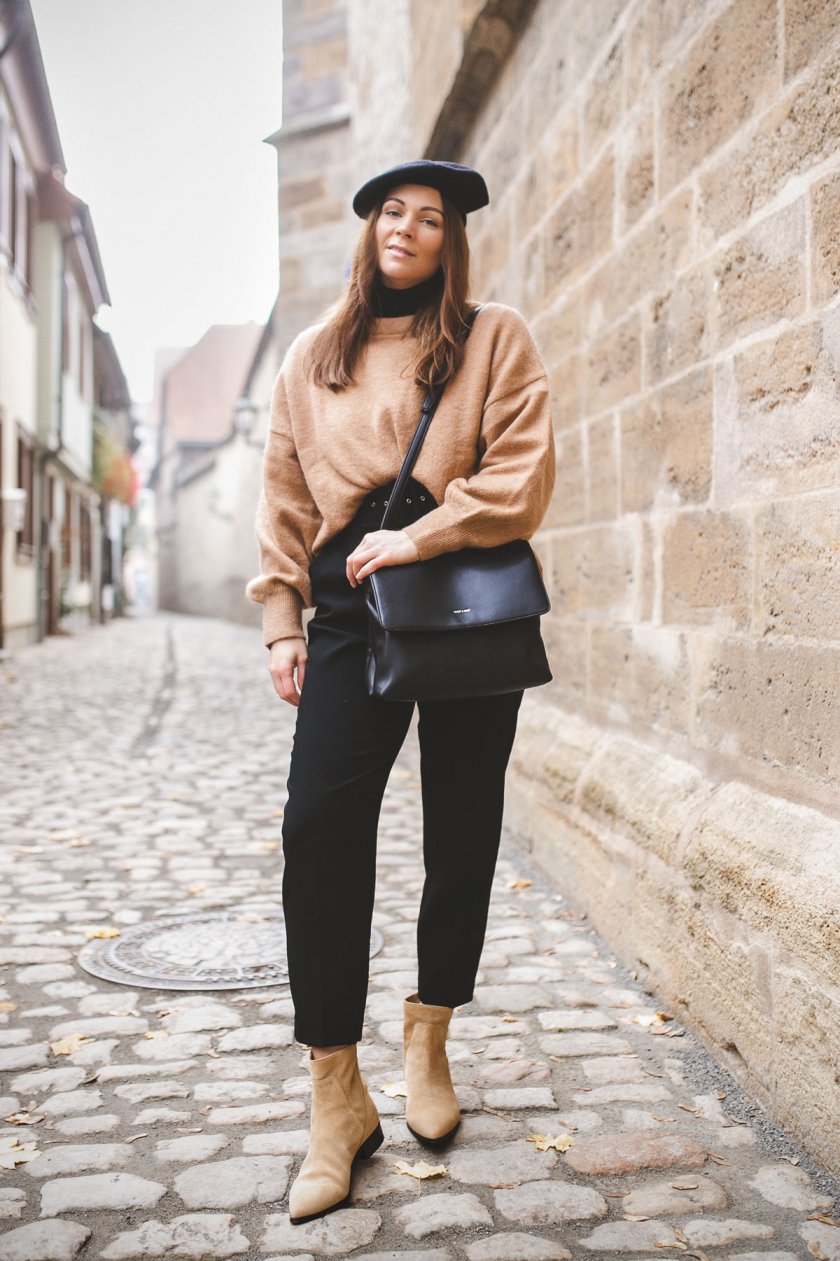 Alltagsoutfit im casual Street Style, Alltagsoutfit im eleganten Street Style, casual chic, enthält unbeauftrage Werbung, camel Pullover, Barett, Turtleneck, Rollkragenpullover, & Otherstories Boots, Animal Print Bluse, Leo Bluse, Bundfaltenhose, Marlene Hose, Modetrends Herbst Winter 2018/19, Modetrends 2018, Modetrends 18/19, Mode und Styling Tipps, Modeblogger, Modeblog, Fashion Blog, Outfit Blog, Streetstyle Blog, www.kleidermaedchen.de, #bundfaltenhose #outfit #alltagsoutfit #animalprint #barett #turtleneck #strickpullover #camel #leomuster #leobluse #mattandnat #coat #outfit #streetstyle #herbstwinter1819 Alltagsoutfit im casual Street Style, Alltagsoutfit im eleganten Street Style, casual chic, enthält unbeauftrage Werbung, camel Pullover, Barett, Turtleneck, Rollkragenpullover, & Otherstories Boots, Animal Print Bluse, Leo Bluse, Bundfaltenhose, Marlene Hose, Modetrends Herbst Winter 2018/19, Modetrends 2018, Modetrends 18/19, Mode und Styling Tipps, Modeblogger, Modeblog, Fashion Blog, Outfit Blog, Streetstyle Blog, www.kleidermaedchen.de, #bundfaltenhose #outfit #alltagsoutfit #animalprint #barett #turtleneck #strickpullover #camel #leomuster #leobluse #mattandnat #coat #outfit #streetstyle #herbstwinter1819