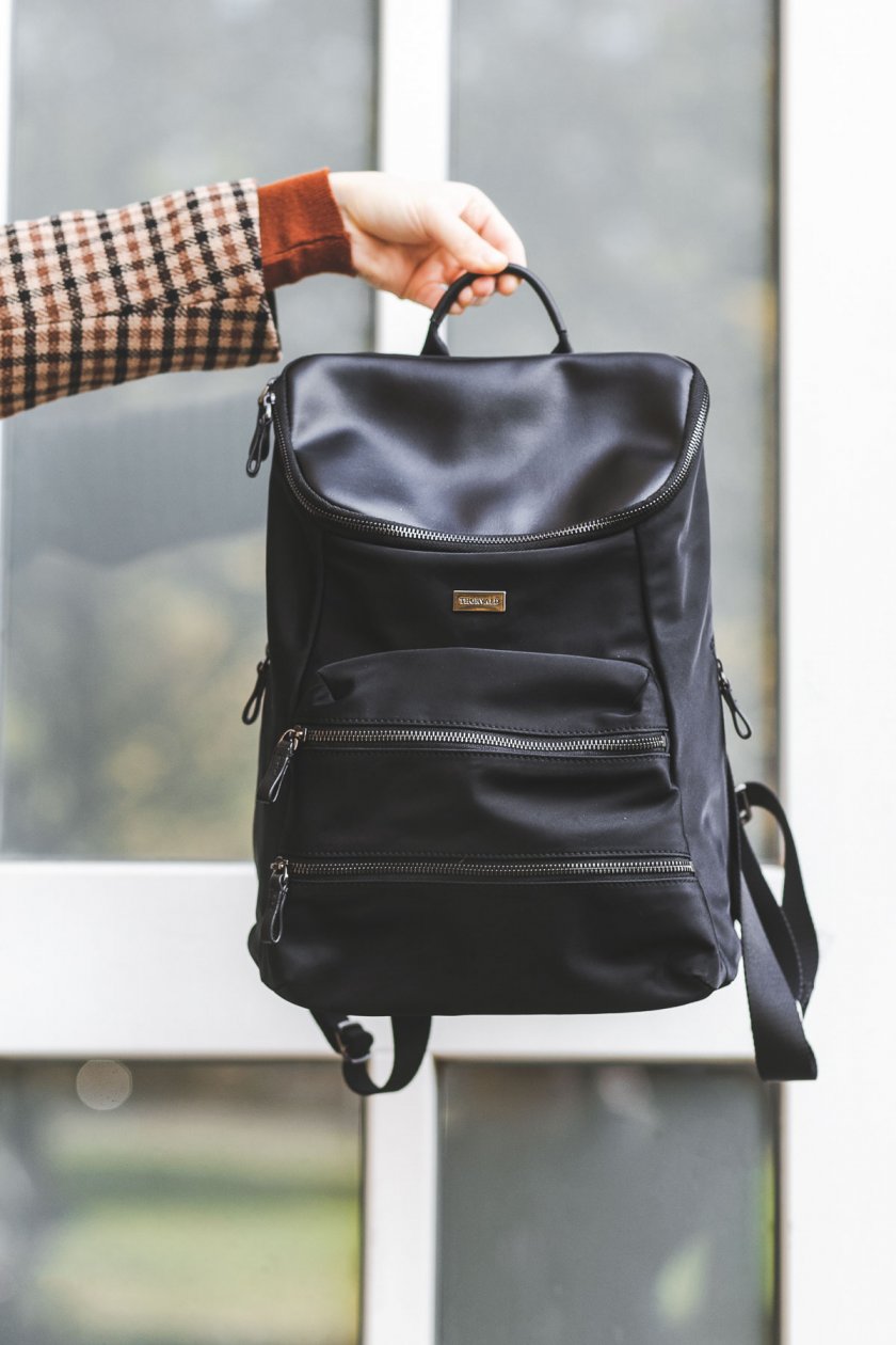 Alltagsoutfit mit Thorvald Backpack, Casual Chic, enthält Werbung, Mantel klassisch, Stirnband, Turtleneck, Rollkragenpullover, Zign Stiefelletten,Thorvald Rucksack, schwarze Hose, Karo Mantel, karierter Mantel, Modetrends Herbst Winter 2018/19, Modetrends 2018, Modetrends 18/19, Mode und Styling Tipps, Modeblogger, Modeblog, Fashion Blog, Outfit Blog, Streetstyle Blog, www.kleidermaedchen.de, #thorvald #outfit #alltagsoutfit #Mantel #Stirnband #turtleneck #karomuster #outfit #streetstyle