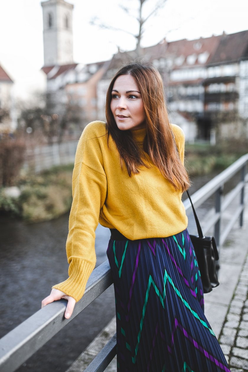 Alltagsoutfit im casual Street Style, Alltagsoutfit im rockigem Street Style, casual chic, enthält Werbung , Jake*s Faltenrock, Jake*s Pullover Modetrends Herbst Winter 2018/19, Modetrends 2018, Modetrends 18/19, Mode und Styling Tipps, Modeblogger, Modeblog, Fashion Blog, Outfit Blog, Streetstyle Blog, www.kleidermaedchen.de, #Faltenrock #outfit #alltagsoutfit #black #stickpullover #outfit #streetstyle #herbstwinter1819 #jakesdiaries #jackesfashion