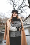 enthält unbeauftragte Werbung, Winter Outfit mit Cecilie Copenhagen Gonzo Sweater, Klassisches Winter Outfit, Trendfarben 2019, Mantel im Winter kombinieren, Wollmantel kaufen, schwarze Boots von Edited, Mantel online kaufen, Streetstyle Outfit, elegantes Outfit für den Alltag, modetrends 2019, Damen Wollmantel, Wollpullover, Strickpullover, Rollkragenpullover, winter outfit modetrends winter 2018/19, modetrends 2019 damen, Wollmantel Damen lang, outfit mit Wintermantel, alltagsoutfit, Modeblogger, www.kleidermaedchen.de Mantel Damen, Wollmantel, Mantel Damen Frühjahr 2019, Wollmantel,Wollmantel tailliert, Matt & Nat Bag, Matt & Nat Wapi Bag, nachhaltige Taschen, fair produzierte Taschen, Taschen aus alternativen Materialien, #Wollmantel #wintermantel #winteroutfit #modetrends #winteroutfit #wollpullover #streetstyle #mattandnat #mattandnatbag #bakerboy