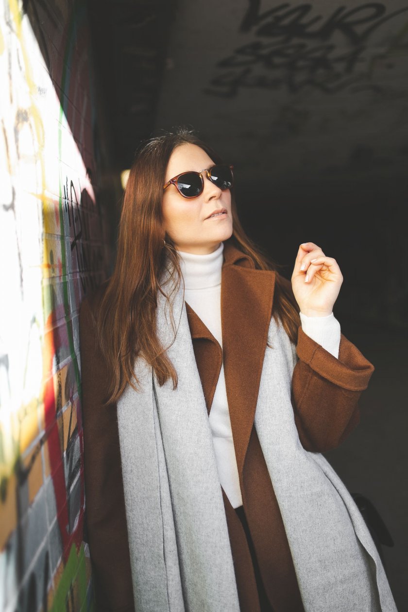 Enthält unbeauftrage Werbung, Winter Outfit mit Dr. Martens Leonore Boots, Winter Outfit 2019, Fruehlingsoutfit 2019, Trendfarben für 2019, Fruhlings Outfit mit Camel Coat, Klassisches Frühlings Outfit, Trendfarben 2019, Nachhaltig kaufen, Wollmantel online kaufen, Streetstyle Outfit, elegantes Outfit für den Alltag, modetrends 2019, fruhlings outfit modetrends winter 2018/19, modetrends 2019 damen, alltagsoutfit, Modeblogger, www.kleidermaedchen.de , Hosen Damen Frühjahr 2019, Matt & Nat Bag, Matt & Nat Wapi Bag, nachhaltige Taschen, fair produzierte Taschen, Taschen aus alternativen Materialien #mattandnat #massiondutti #drmartens #drmartensleonore #chashmere #camel #camelcoat #fruehling2019 #winteroutfit, Camel Coat kombinieren, karierte Hose kombinieren, Karosse im Frühling kombinieren, Esprit Hose kombinieren, Dr. Martens kombinieren, Erfurt, Leipzig, Thüringen, Sachsen, Influencer Marketing, Blogger Relations, Social Media Management, here comes the sun sunglasses