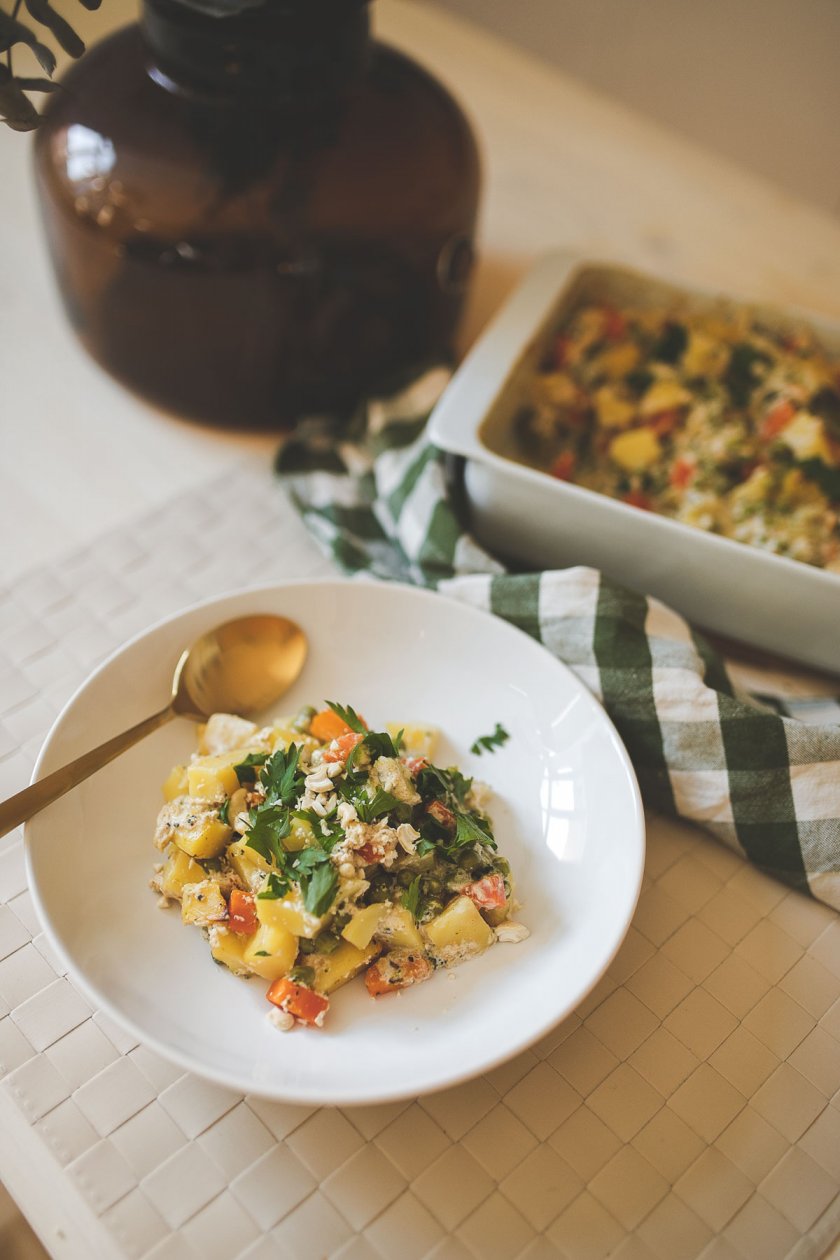 Veganer Gemüseauflauf mit Brokkoli Möhren Erbsen und Kartoffeln foodblog Jessika Weisse, Vegan essen, vegan kochen blog, vegan kochen einfach, Gemüseauflauf ohne sahne, Gemüseauflauf mit kartoffeln, Kartoffel Brokkoli Auflauf vegan, vegane Rezepte, vegane Gratinrezepte, veganer Auflauf, einfaches veganes Essen, veganes Dinner, Erfurt, Leipzig, Thüringen, Sachsen, Influencer Marketing, Blogger Relations, Social Media Management, #gemüseauflanf #vegan #veganergemüseauflauf #vegankochen