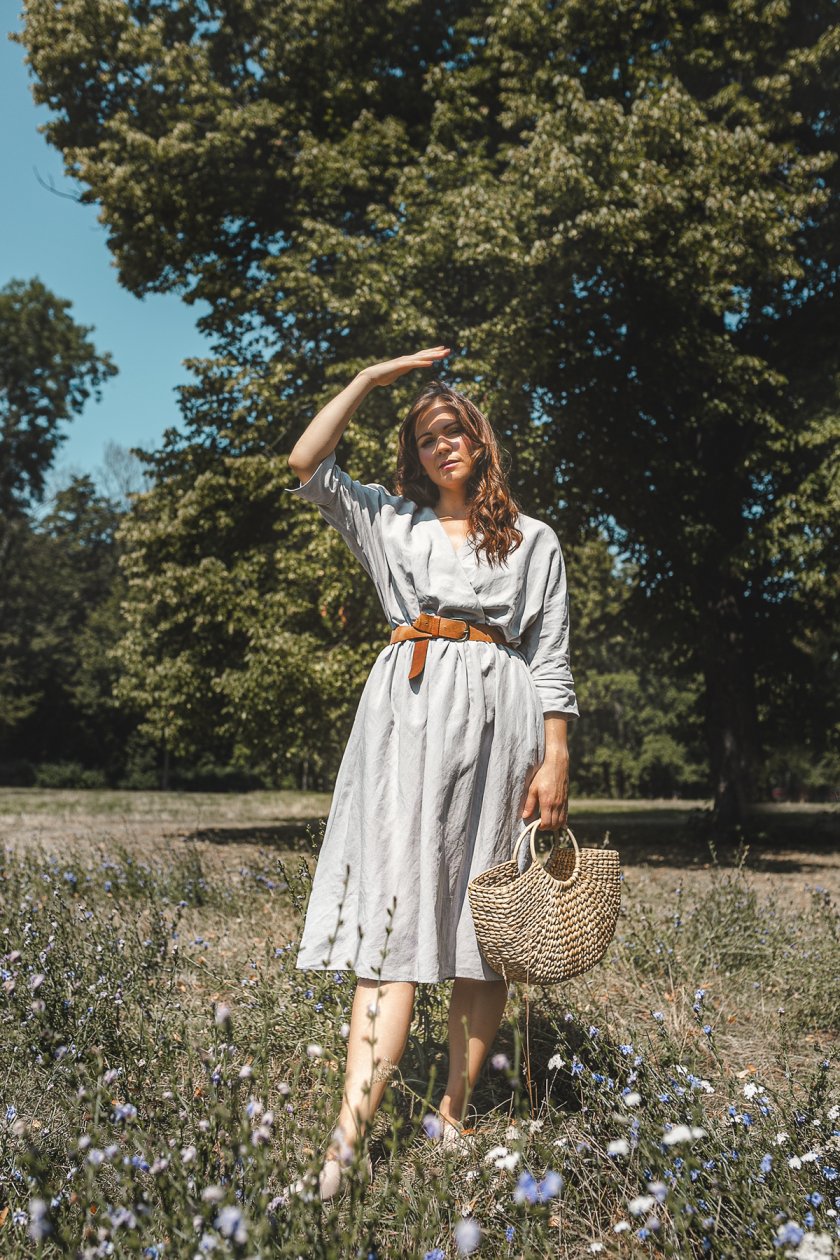 Sommerkleider 2019, Midikleider kombinieren, luftige Sommerkleider, Sommer Outfit mit Fair Fashion Kleid, Fair Fashion Outfit, die schönsten Midikleider 2019, die schönsten Midi-Kleider 2019, Modeblog, Fashionblog, kleidertrends 2019, Alltagslook mit Kleidern, www.kleidermaedchen.de #midi #midikleider #sommerkleider #kleider #webandits #tomsshoes #fairfashionkleider #modetrends #sommeroutfit #streetstyle, Sommer Outfit mit Midikleid, Tipps wie du ‚Midikleider kombinieren kannst, Welche Schuhe zu Sommerkleidern, Fair Fashion Outfit, Toms Schuhe, We Bandits, Leipzig, #sogehtsächsisch