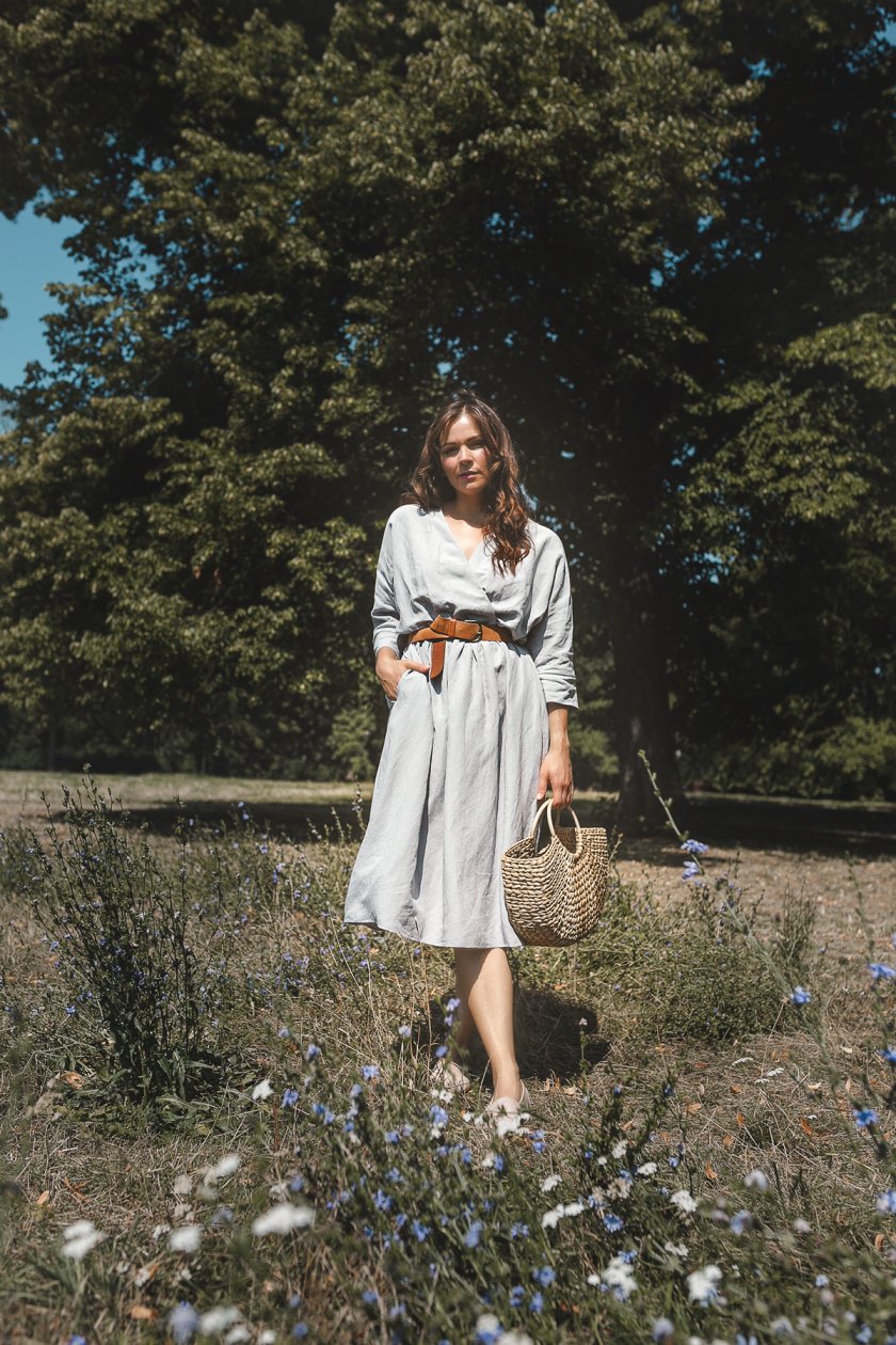 Sommerkleider 2019, Midikleider kombinieren, luftige Sommerkleider, Sommer Outfit mit Fair Fashion Kleid, Fair Fashion Outfit, die schönsten Midikleider 2019, die schönsten Midi-Kleider 2019, Modeblog, Fashionblog, kleidertrends 2019, Alltagslook mit Kleidern, www.kleidermaedchen.de #midi #midikleider #sommerkleider #kleider #webandits #tomsshoes #fairfashionkleider #modetrends #sommeroutfit #streetstyle, Sommer Outfit mit Midikleid, Tipps wie du ‚Midikleider kombinieren kannst, Welche Schuhe zu Sommerkleidern, Fair Fashion Outfit, Toms Schuhe, We Bandits, Leipzig, #sogehtsächsisch